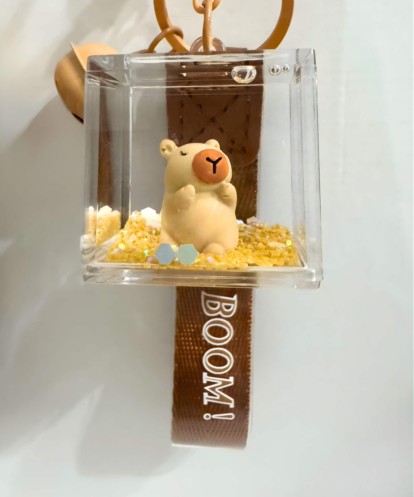Capybara style liquid shaker keychain with hugging character inside acrylic cube
