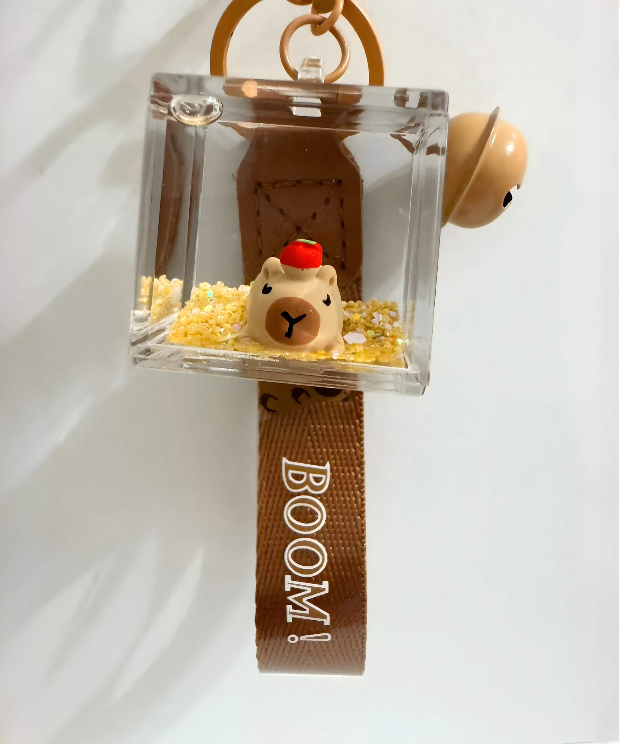 Capybara style liquid shaker keychain with lying character and floating glitter
