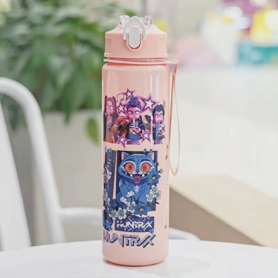 K-Pop style character straw water bottle 700ml product video – Charmazing drink bottle animation