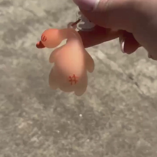 UV colour-changing Duck keychain sunlight demonstration
