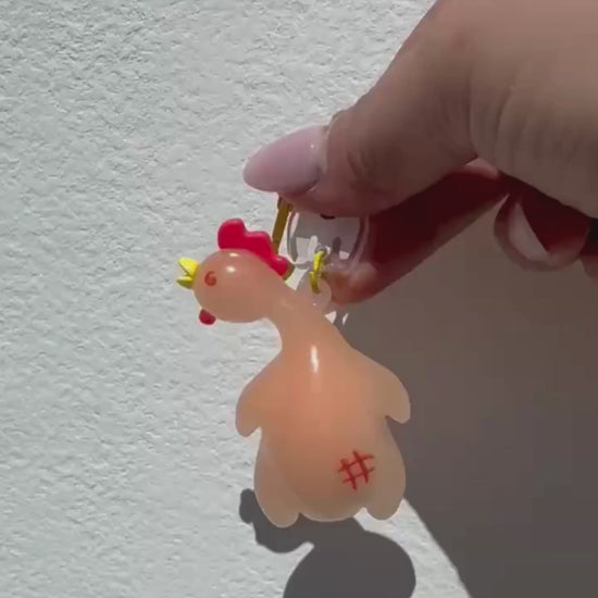 Chicken keychain UV colour-changing effect demonstration