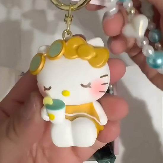 Video showing Sanrio beaded keychains with Hello Kitty, My Melody and Kuromi character charms, decorative bead loops and cute bag charm details.